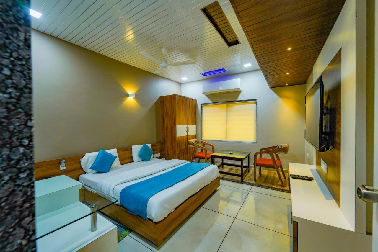 The Nest Residency Hotel อาเมดาบัด ภายนอก รูปภาพ